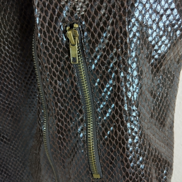 V Cristina women's brown studded vest Size XL Trending Brown Faux Snake Skin EUC - Picture 5 of 13